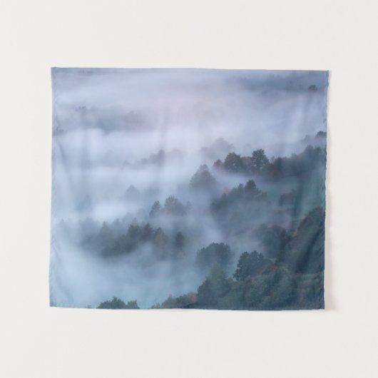 朝霧転がが立つ タペストリー (正面(横))