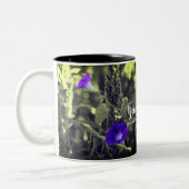 朝顔の花(白と黒パーソナライズされた) ツートーンマグカップ (左)