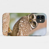 朝飛行の斑点を付けられたフクロウ Case-Mate iPhoneケース (裏面(横))