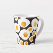 朝食に卵を揚げる カフェラテマグ (右アングル)