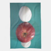 朝食の仲間： 2つの卵$Apple静止寿命 キッチンタオル (縦)