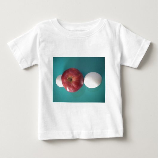 朝食の仲間: 2つの卵$Apple静止寿命 ベビーTシャツ (正面)