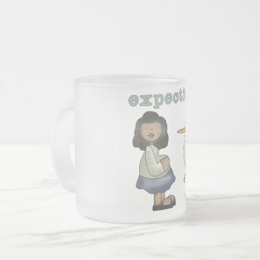 期待 – アフリカ系アメリカ人の母とコウノトリ フロストグラスマグカップ (正面左)