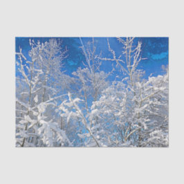 木々が冬の雪に覆われた青い空の下、絵のように美しい景色 薄葉紙