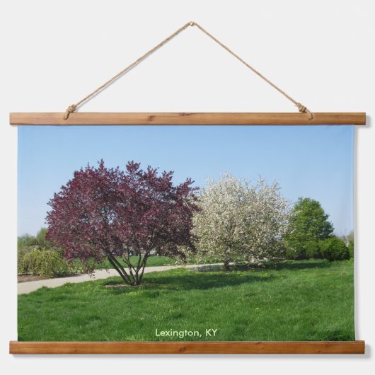 木々が美しい風景 吊り下げ型タペストリー (正面)