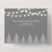 木々と明るい灰色の冬の結婚式 オールインワン招待状 (裏面)