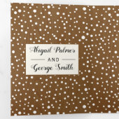 木々と明るい素朴な茶色の木の冬の結婚式 三つ折り招待状 (内部最初)