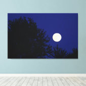 木々と青い空を持つ満月 キャンバスプリント (インサイチュ (ウッドフロア))