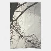 木々に囲まれた白い空と太陽 キッチンタオル (縦)