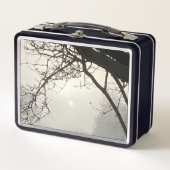 木々に囲まれた白い空と太陽 メタルランチボックス (正面)