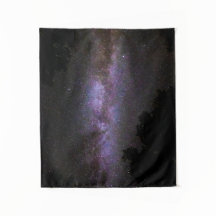 木々のシルエットを持つ天の川