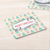 木々のバウブルと弓でメリークリスマスパターン スクエアペーパーコースター (アングル)