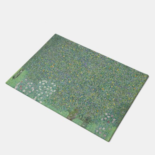 木々の下のローズブッシュ – グスタフクリムト ドアマット (アングル)