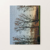 木々の爪先が空に向かって澄んいる ジグソーパズル (縦)