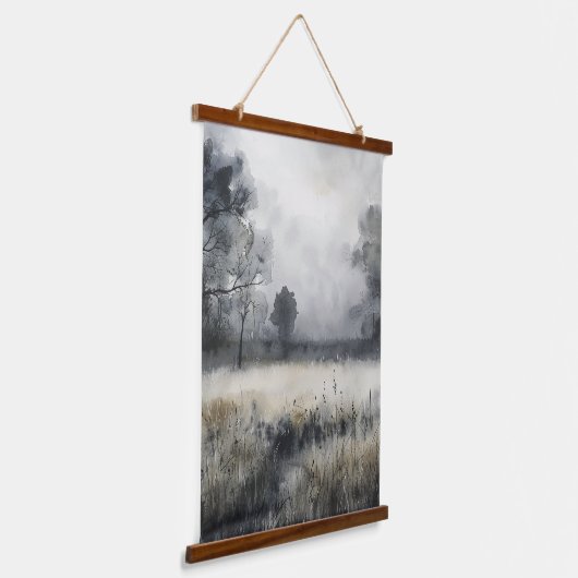 木々の牧草地低い霧の風景 吊り下げ型タペストリー (傾斜あり)