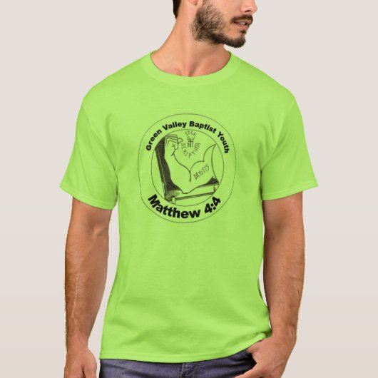木々の緑に覆われた谷の青年 Tシャツ (正面)