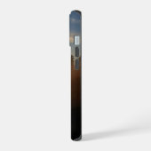木々の間からのルビービーチ iPhone 15ケース (左側面)