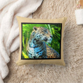 木々の間のジャガー クッション (ブランケット)