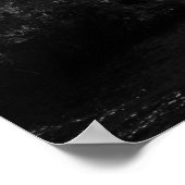 木々を通る黒と白の滝16x20 ポスター (角)