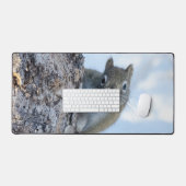 木からのぞき出す奇妙なリス デスクマット (キーボード&マウス)