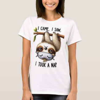 木からぶら下がるナマケモノの面白いデザイン Tシャツ