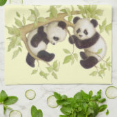 木で遊んでいるパンダ キッチンタオル (折り畳み)