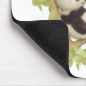 木で遊んでいるパンダ マウスパッド (コーナー)