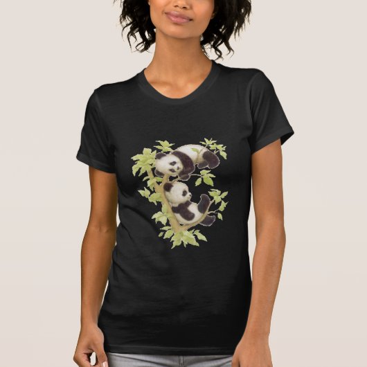 木で遊んでいるパンダ Tシャツ (正面)
