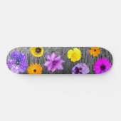 木と春の花のスケートボード スケートボード (横)
