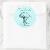 木と本、ライトブルー ラウンドシール (バッグ)