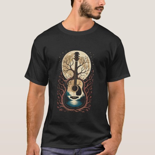 木と湖のある月の前のギター Tシャツ (正面)