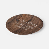 木と白素朴のサプライズ誕生日パーティー ペーパープレート (アングル)