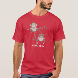 木にぶら下がるキャラクターモンキー Tシャツ