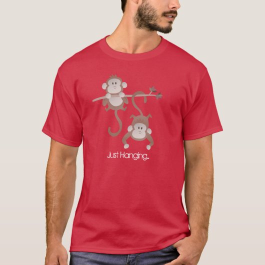 木にぶら下がるキャラクターモンキー Tシャツ (正面)
