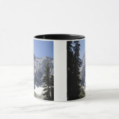 木によって組み立てられるmountain湖の反映山 マグカップ (中央)