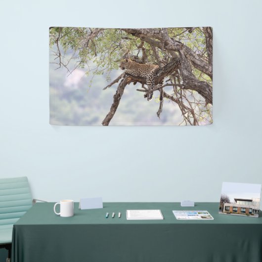 木にヒョウ 横断幕 (トレードショー)