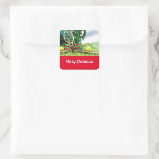 木にボールとラケットを付けたテニスクリスマス スクエアシール (バッグ)