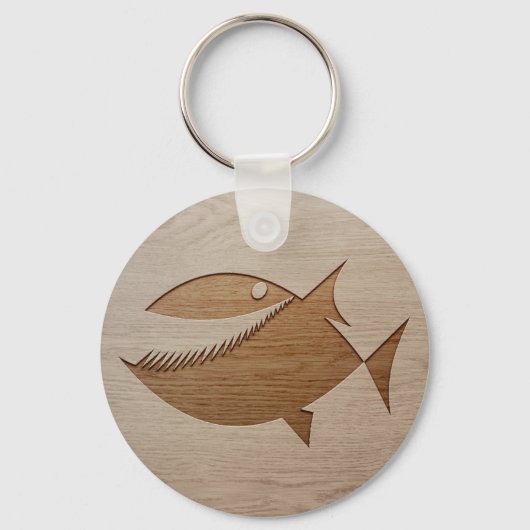 木に刻まれたピラニアのシルエットデザイン キーホルダー (正面)