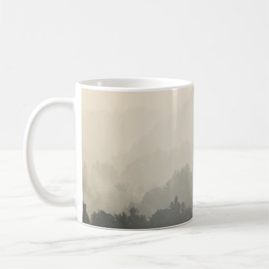 木に囲まれた山 コーヒーマグカップ (左)