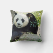 木に打ち付けるジャイアントパンダ クッション (裏面)