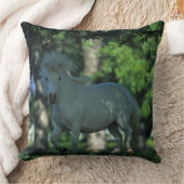 木に立っているミニチュア馬 クッション (ブランケット)