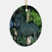 木に立っているミニチュア馬 セラミックオーナメント (右)