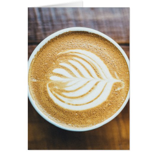 木に葉状の泡を付けたコーヒーラテカップ (正面)