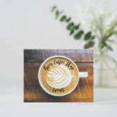 木に葉状の泡を付けたコーヒーラテカップ ポストカード (スタンド正面)