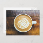 木に葉状の泡を付けたコーヒーラテカップ ポストカード (正面/裏面)