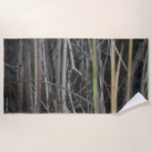 木に覆われた脱出 ビーチタオル (正面)