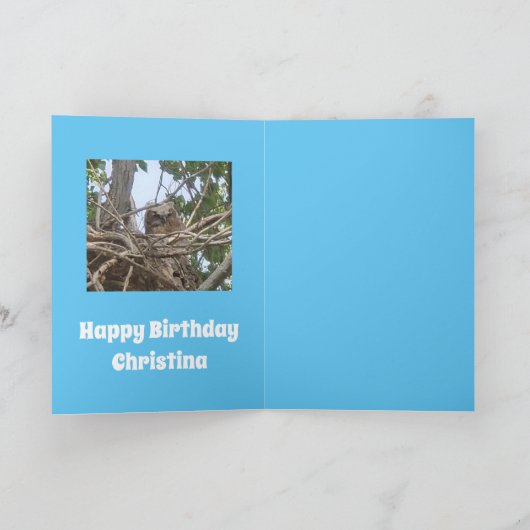 木に誕生日ベビーフクロウがいる カード (内部)