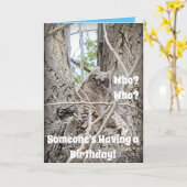 木に誕生日ベビーフクロウがいる カード (黄色い花)