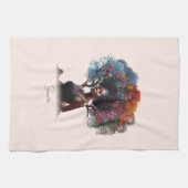 木に飾られたアカラフルフリカ人の女性 キッチンタオル (横)