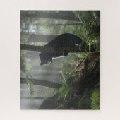 木に黒い熊 ジグソーパズル (縦)